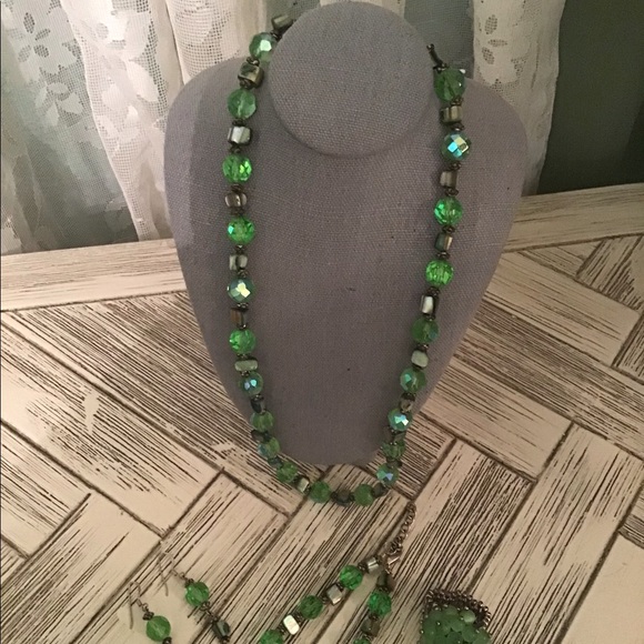 Vintage Set of Necklace, Bracelet, Earrings & Ring. - Picture 2 of 4